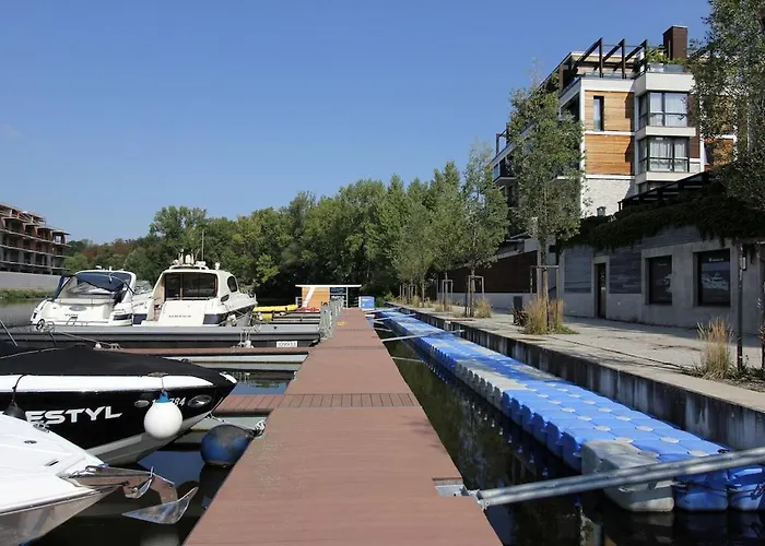 Riverside Serenity Modern With Sunset Views Apartament