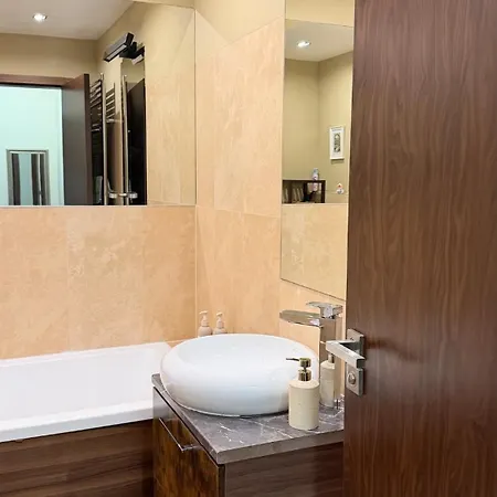 Riverside Serenity Modern With Sunset Views Lejlighed *