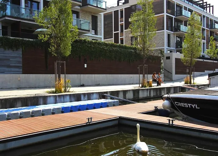 Riverside Serenity Modern With Sunset Views Lejlighed Prag